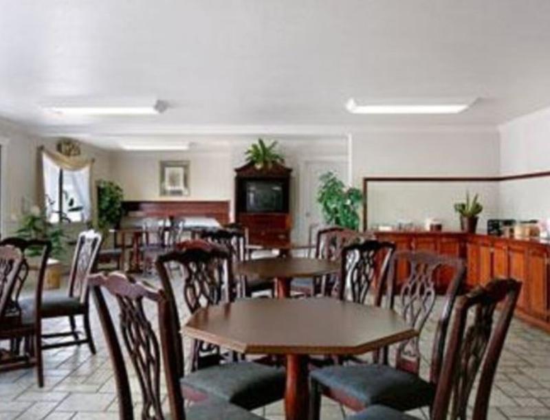 Econo Lodge Inn & Suites Central Medford Restaurant foto